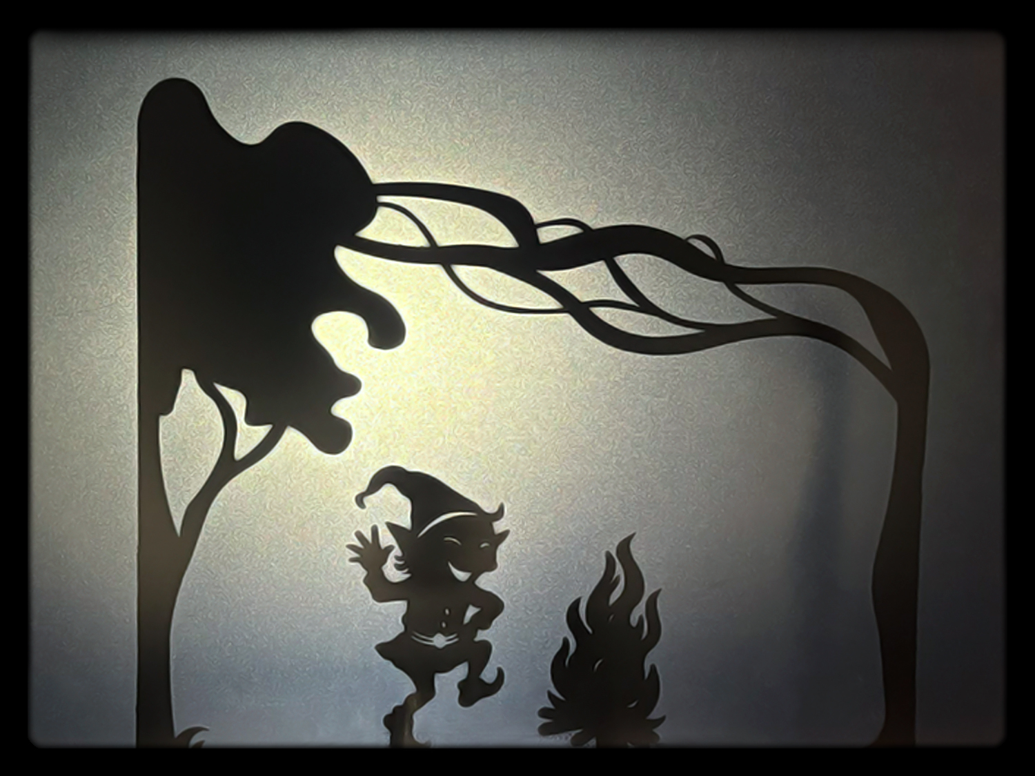 Marioneta sombras el enano saltarín