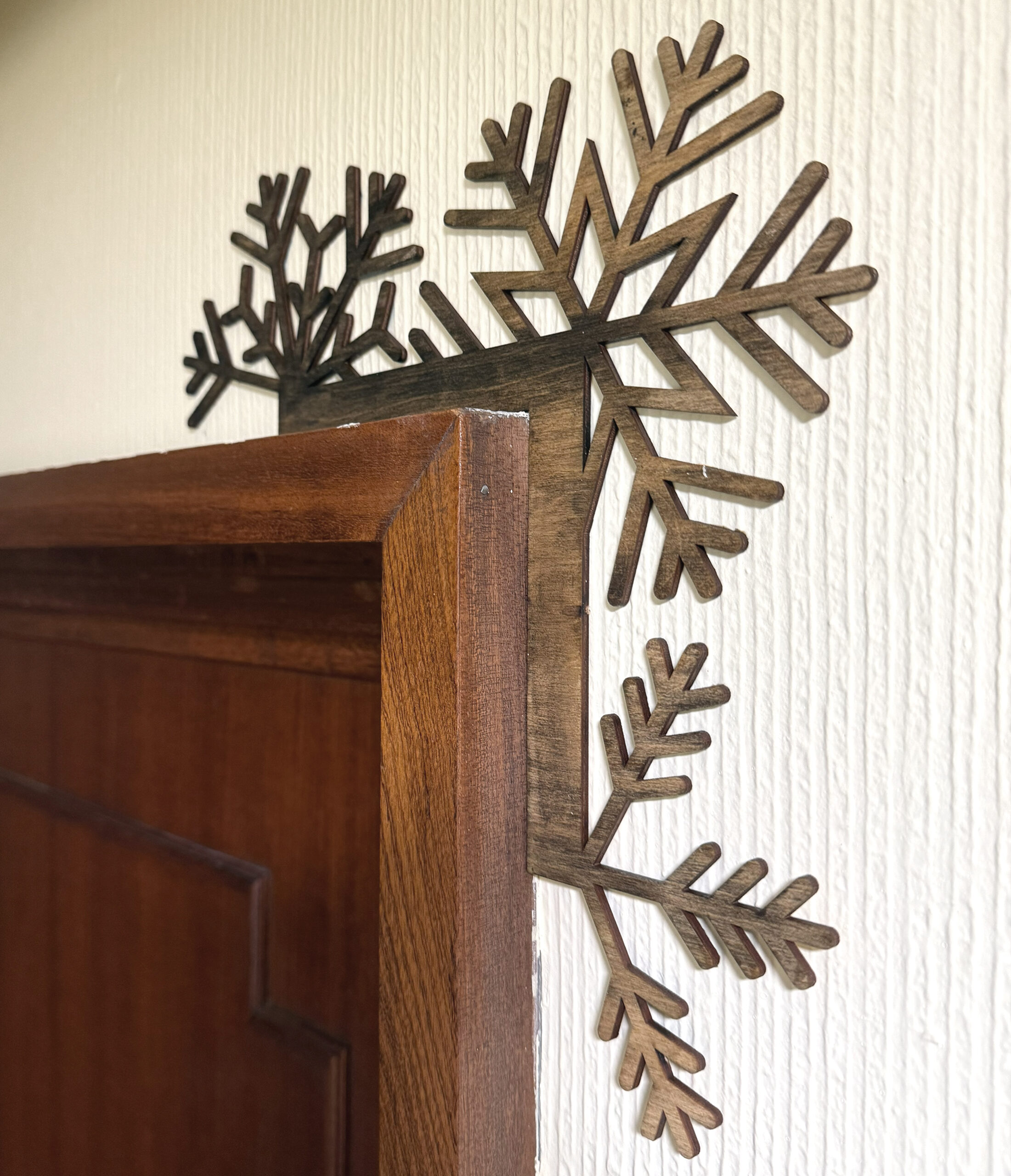 Adorno navideño para marco de puerta copo de nieve - Imagen 4