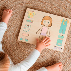 Muñeca de madera para vestir – Juego creativo