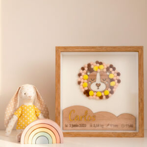 natalicio león en habitación